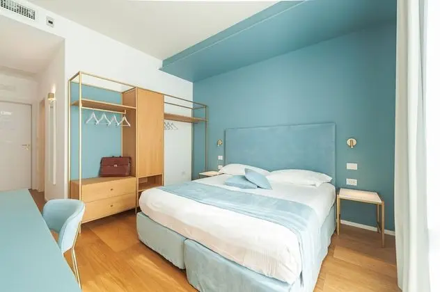 Deluxe Tek Büyük veya İki Ayrı Yataklı Oda, Kısmi Deniz Manzaralı
