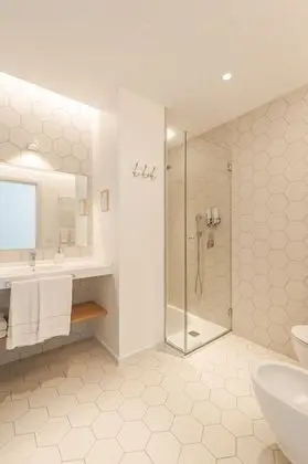 Deluxe Tek Büyük veya İki Ayrı Yataklı Oda, Kısmi Deniz Manzaralı