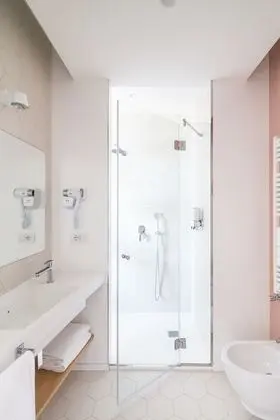 Design Tek Büyük veya İki Ayrı Yataklı Oda, Balkon, Deniz Manzaralı