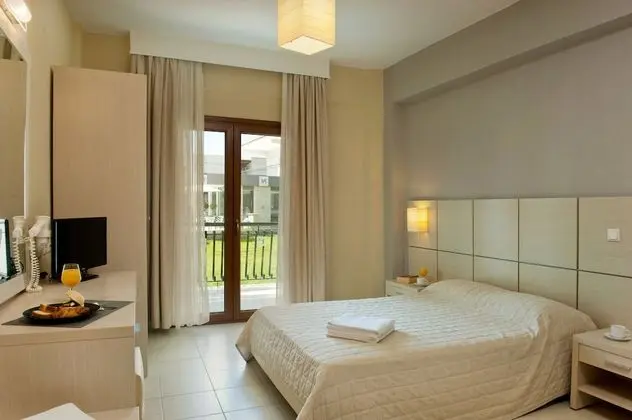 Standard Tek Büyük Yataklı Oda, Havuz Manzaralı