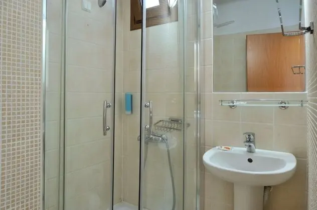 Standard Tek Büyük Yataklı Oda, Havuz Manzaralı