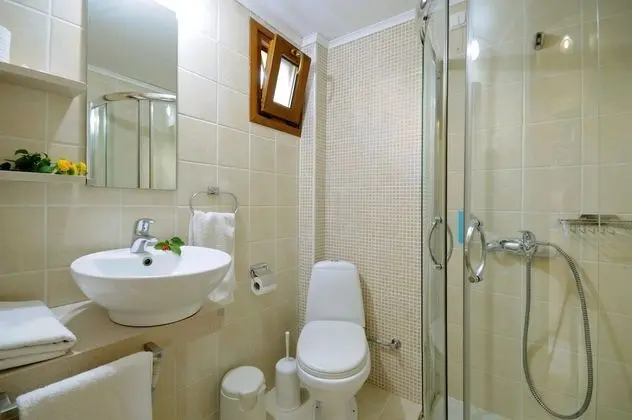 Standard Tek Büyük Yataklı Oda, Havuz Manzaralı