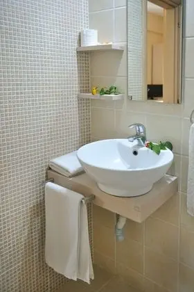 Standard Tek Büyük Yataklı Oda, Havuz Manzaralı