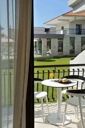 Standard Tek Büyük Yataklı Oda, Havuz Manzaralı