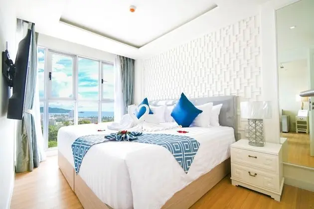 1 Bedroom Corner Suite with Garden View