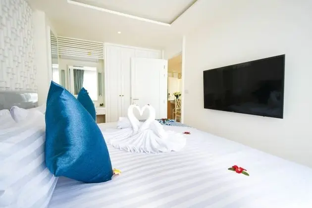1 Bedroom Corner Suite with Garden View