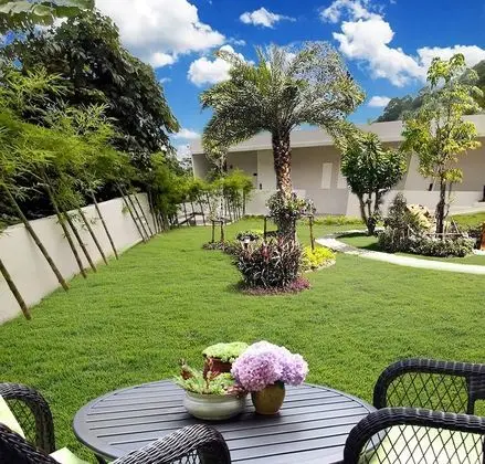 1 Bedroom Corner Suite with Garden View