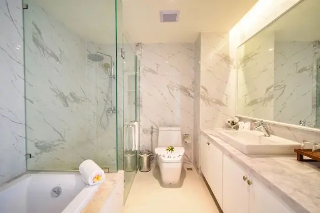 1 Bedroom Corner Suite with Garden View
