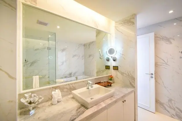 1 Bedroom Corner Suite with Garden View