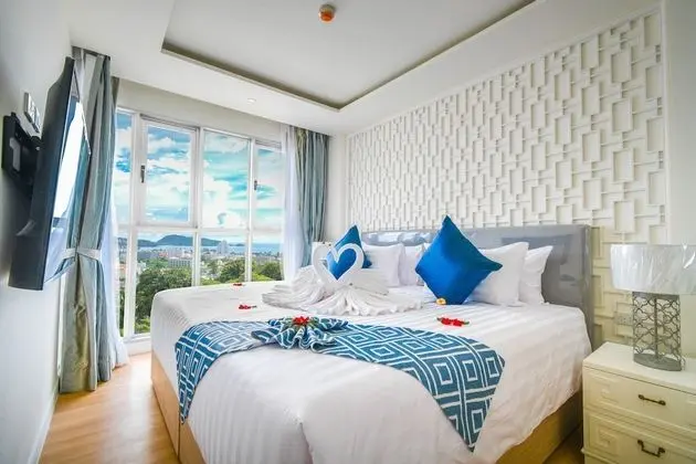 1 Bedroom Corner Suite with Garden View