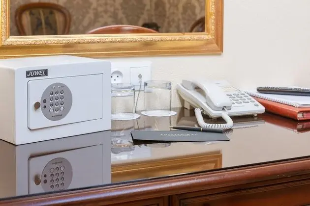Superior Tek Büyük veya İki Ayrı Yataklı Oda