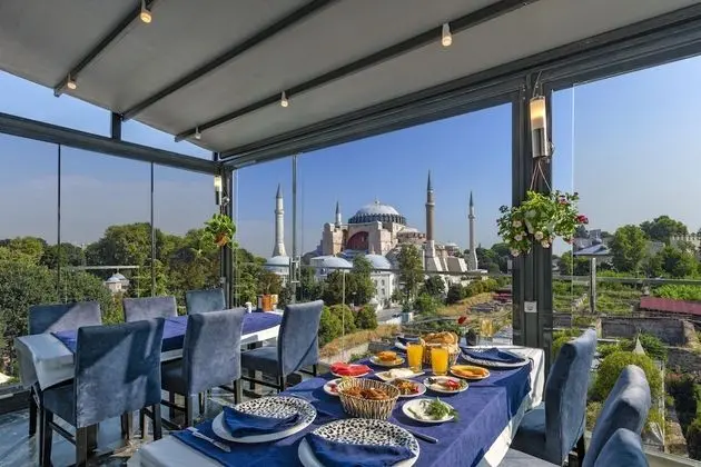 Family Oda, Balkon, Deniz Manzaralı