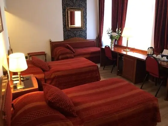 Üç Kişilik Oda
