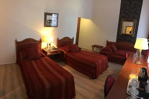 Üç Kişilik Oda