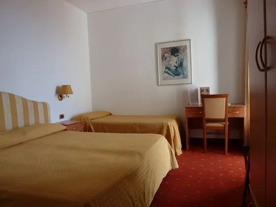 Economy Tek Büyük veya İki Ayrı Yataklı Oda