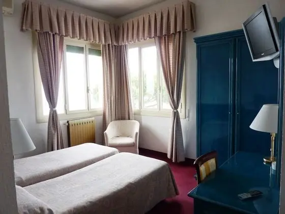 Economy Tek Büyük veya İki Ayrı Yataklı Oda