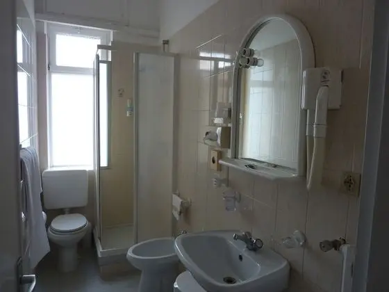 Economy Tek Büyük veya İki Ayrı Yataklı Oda