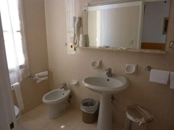 Economy Tek Büyük veya İki Ayrı Yataklı Oda