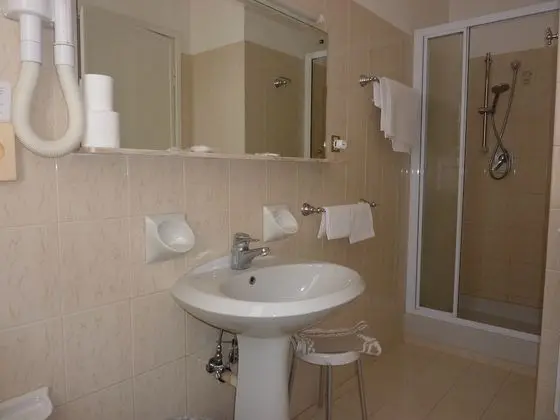 Economy Tek Büyük veya İki Ayrı Yataklı Oda