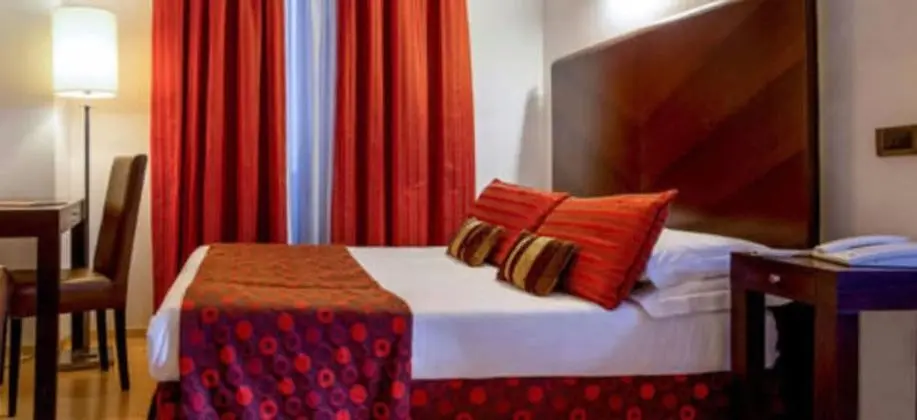 Basic Tek Büyük Yataklı Oda