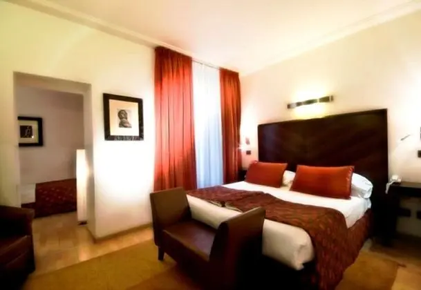 Superior Tek Büyük veya İki Ayrı Yataklı Oda