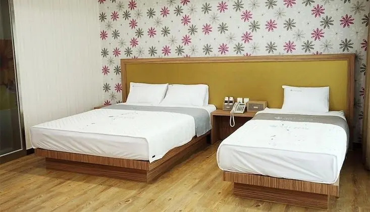 Üç Kişilik Oda, Birden Çok Yatak