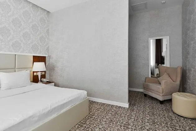 Business Tek Büyük Yataklı Oda