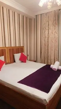 Basic Tek Büyük Yataklı Oda