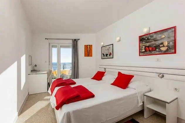 Donkey. Sea View Apartment with Panoramic Balcony