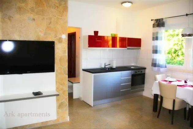 Donkey. Sea View Apartment with Panoramic Balcony