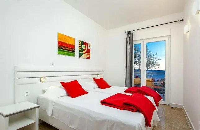 Donkey. Sea View Apartment with Panoramic Balcony