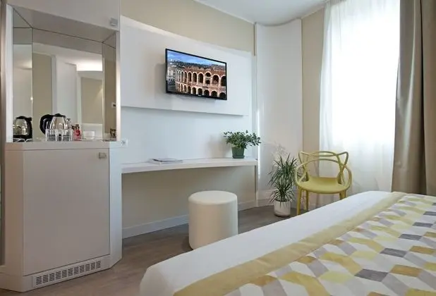 Basic Tek Büyük veya İki Ayrı Yataklı Oda