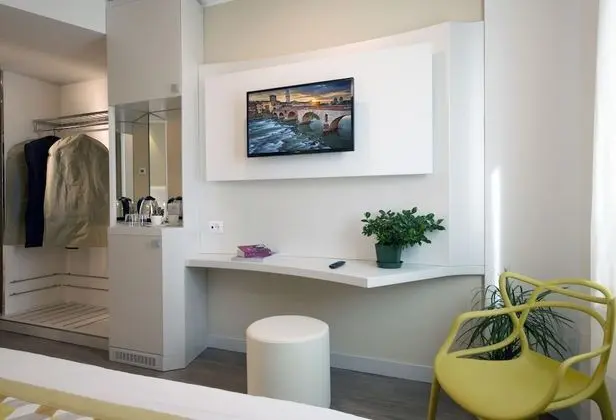 Basic Tek Büyük veya İki Ayrı Yataklı Oda