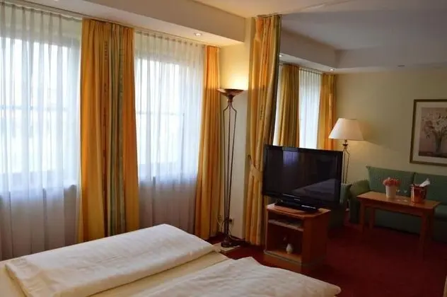 Family Tek Büyük Yataklı Oda