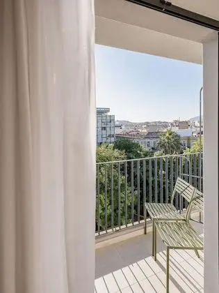 Tek Büyük veya İki Ayrı Yataklı Oda, Şehir Manzaralı