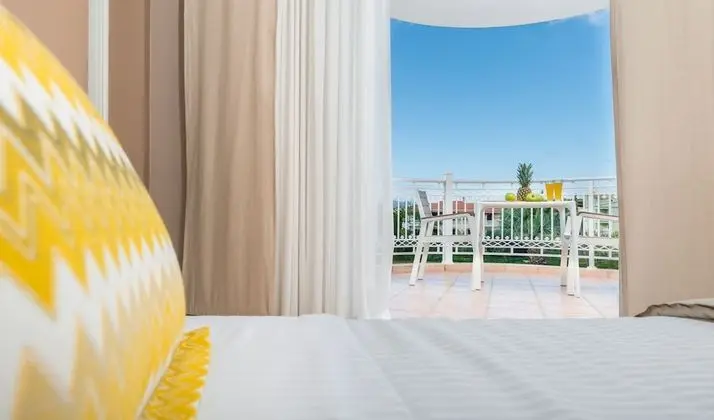 Deluxe Suite, 2 Bedrooms, Sea View  (2nd / 3rd floor)