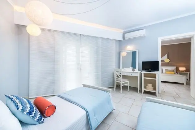 Deluxe Suite, 2 Bedrooms, Sea View  (2nd / 3rd floor)