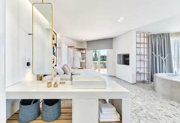 Grand Suite, Jetted Tub, Sea View  (2nd / 3rd floor)