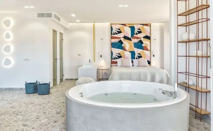 Grand Suite, Jetted Tub, Sea View  (2nd / 3rd floor)
