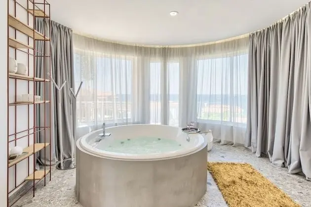 Grand Suite, Jetted Tub, Sea View  (2nd / 3rd floor)