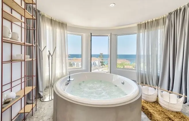 Grand Suite, Jetted Tub, Sea View  (2nd / 3rd floor)