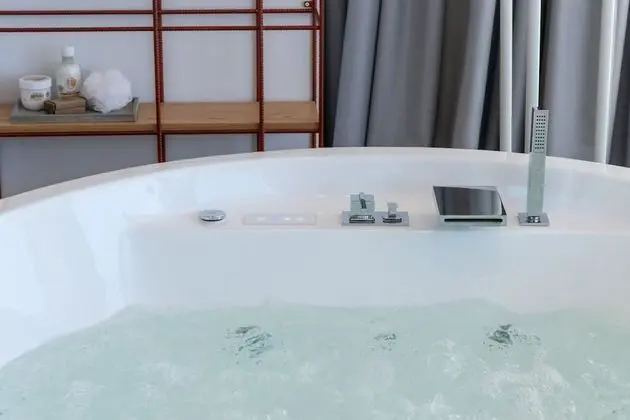 Grand Suite, Jetted Tub, Sea View  (2nd / 3rd floor)