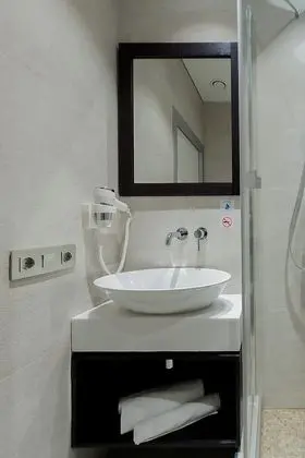 Comfort Tek Kişilik Oda, 1 Tek Kişilik XL Yatak, Sigara İçilmez, Avlu Manzaralı