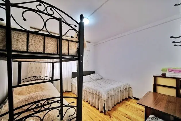 Economy Dört Kişilik Oda, Ortak Banyo (102)