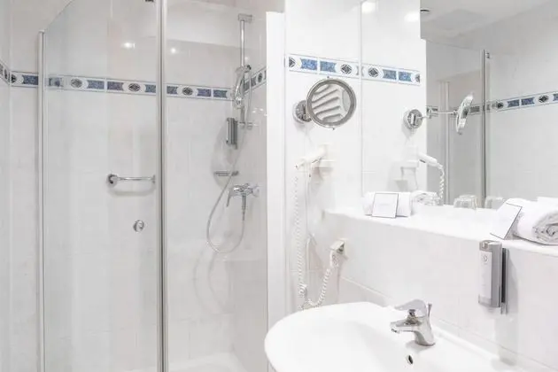 Comfort Tek Büyük Yataklı Oda, Şehir Manzaralı (Land View)