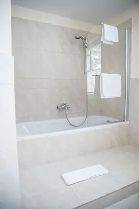 Deluxe Tek Büyük Yataklı Oda, Dağ Manzaralı (34m²)