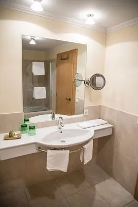 Deluxe Tek Büyük Yataklı Oda, Dağ Manzaralı (34m²)