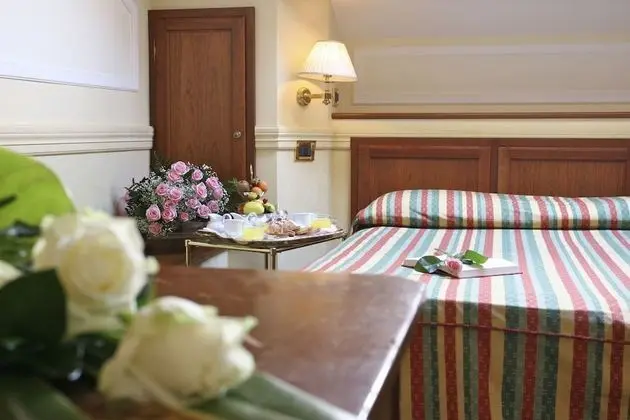 Standard Tek Büyük Yataklı Oda