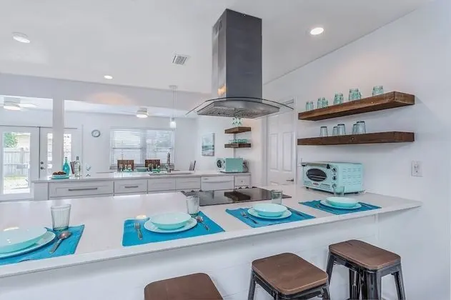 Ev (Arlington Park Beautifully Renovated )