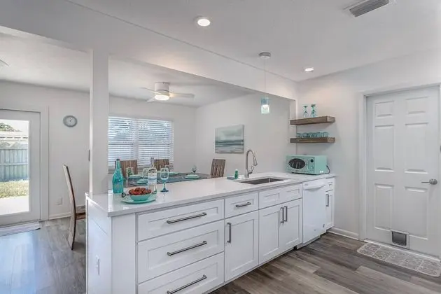Ev (Arlington Park Beautifully Renovated )